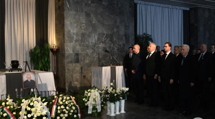 Eltemették Jelenits István piarista szerzetest