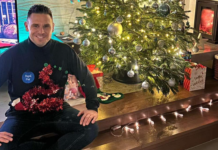 A karácsonyi csúnyapulcsi-verseny győztese: Kammerer Zoltán polgármester