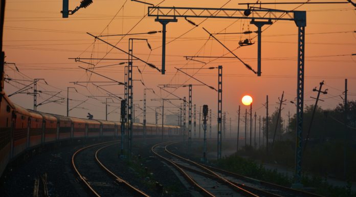 Életmentés miatt Felsőgödön várakozott egy vonat