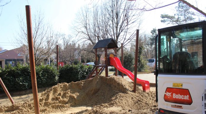 Tavaszi felújítás a Kossuth téri játszótéren