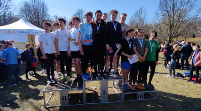 Diákolimpiai kajakos sikerek mezei futásban