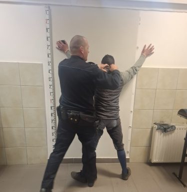 Szeméremsértő egy Duna-part közeli játszótéren