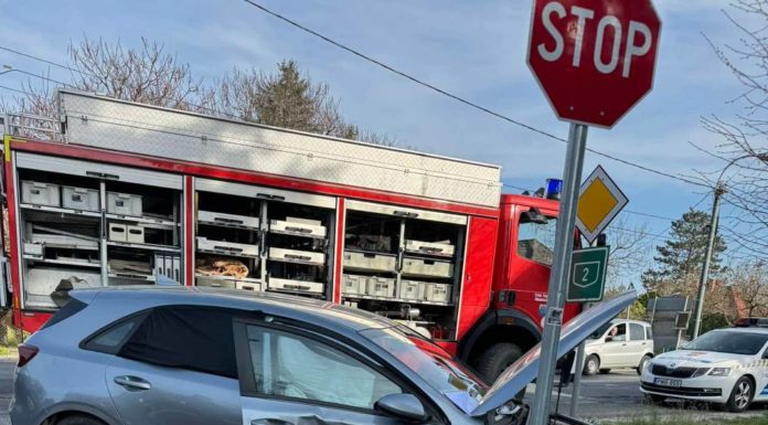 Két autó karambolozott Gödön