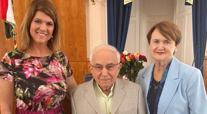 Vitray Tamással ünnepeltek az örökbefogadók