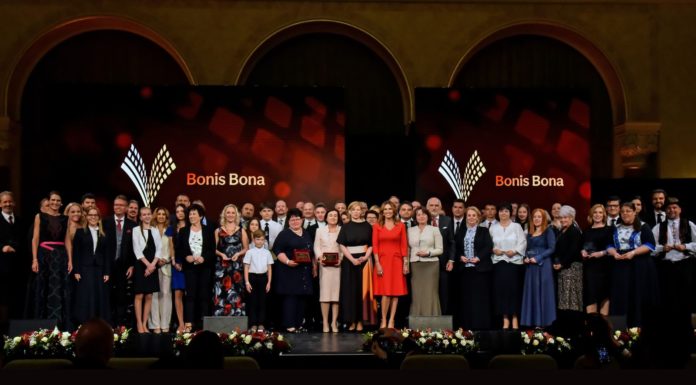 33 díjazottat tüntettek ki a “Bonis Bona – A nemzet tehetségeiért” Díjátadó Gálán