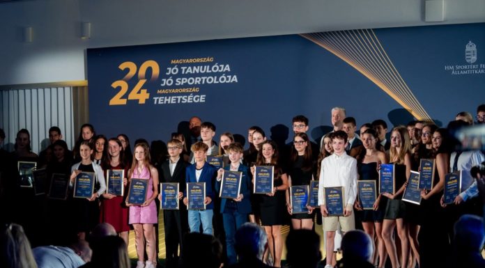 21 gödi fiatal kapott Magyarország jó tanulója, jó sportolója kitüntető címet