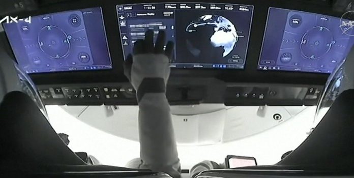 Sikeresen elindult Kapu Tibor az űrbe