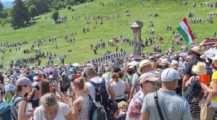 Gödről is elindultak vonattal a zarándokok