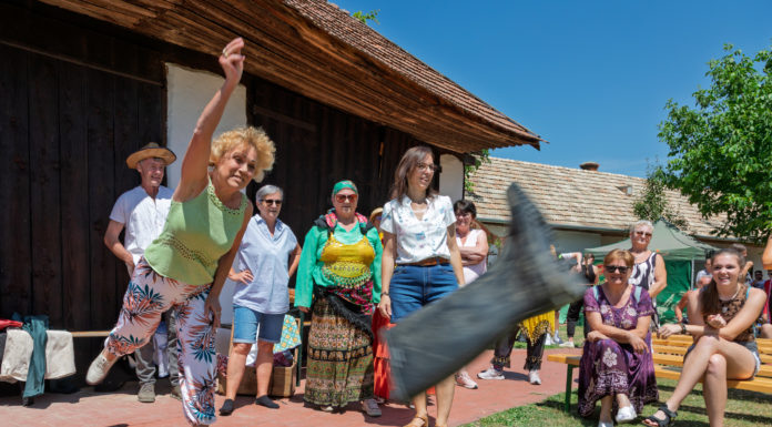 Ilyen egy igazi parasztolimpia a Pató Pál -napon Szőgyénben – videó
