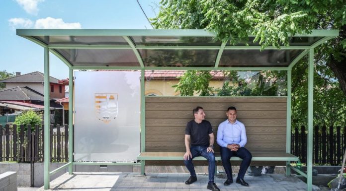 Új buszmegállók épülnek Gödön – Már több is elkészült