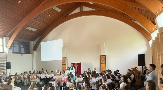 Tanévnyitó és épületavató Gödön