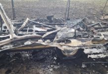 Kigyulladt egy lakókocsi Gödön