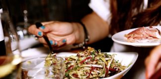 Március végétől igényelhető az 5+5 millió forintos hitel- és támogatási konstrukció az éttermek számára