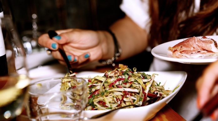 Március végétől igényelhető az 5+5 millió forintos hitel- és támogatási konstrukció az éttermek számára